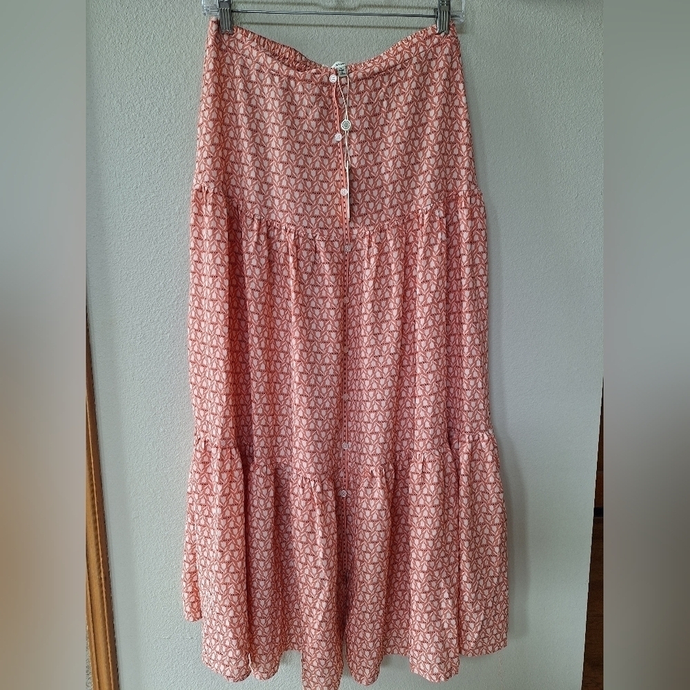 NWT Max Studio Midi Skirt. Coral. Tiered. Faux Button front. Womens size S